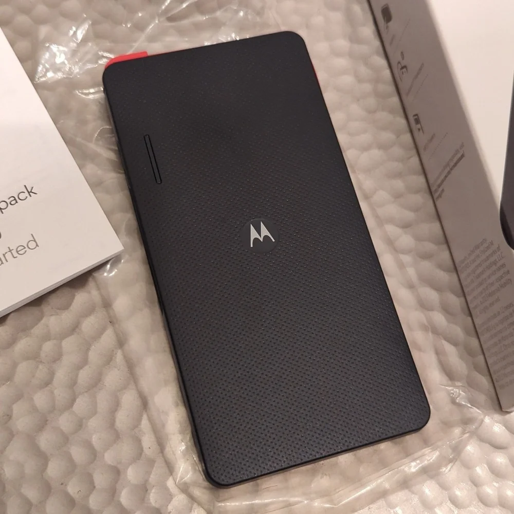 *New* Motorola Universal Portable Power Pack Slim 4000